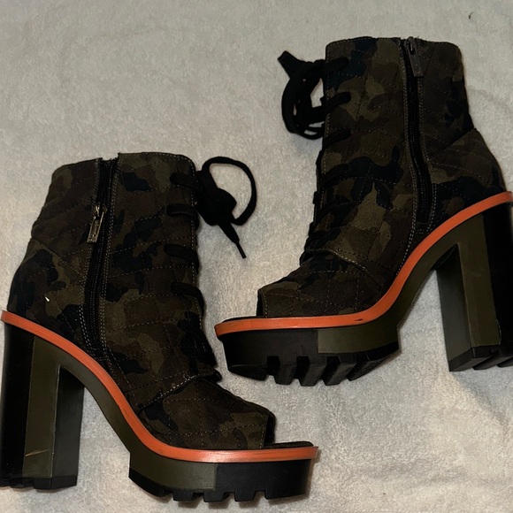 Jessica Simpson Camouflage Peep-Toe Ankle Boots size 9 - Picture 6 of 9